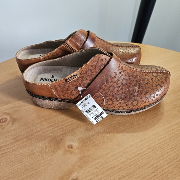 PIKOLINOS Shoes - PIKOLINOS Brown Tan Floral-Patterned Leather Clogs